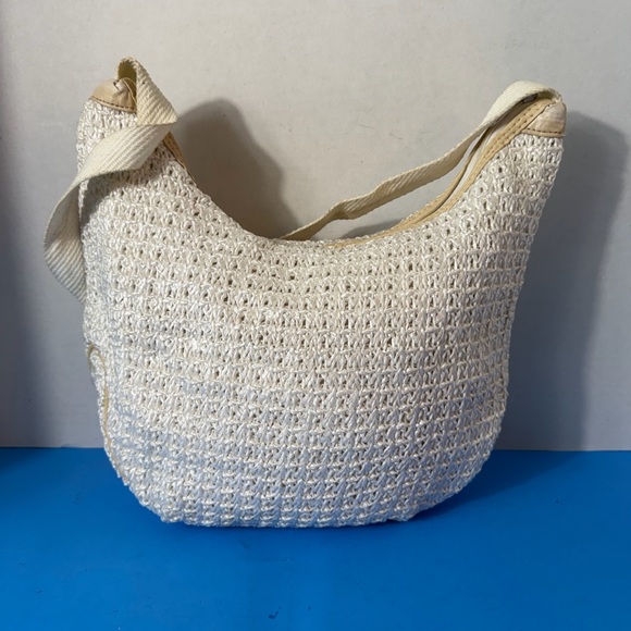 Elegant Cream Woven Shoulder Bag - Picture 4 of 9